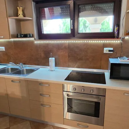 Fantazija - Local Host Apartman